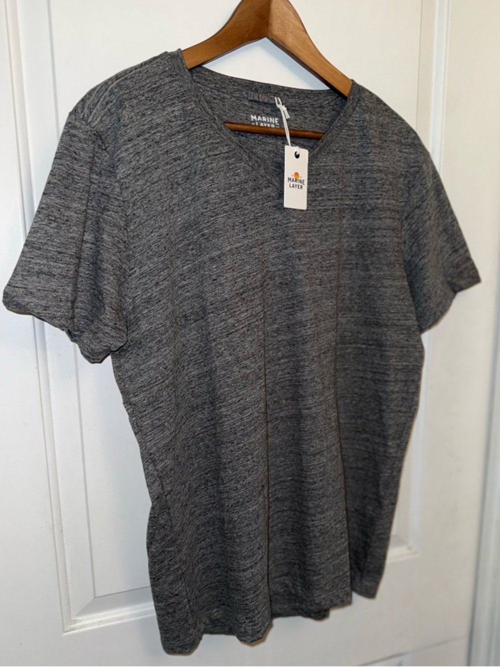 Marine Layer NWT Signature V-Neck Tee in Mid Heather Grey - Picture 5 of 8